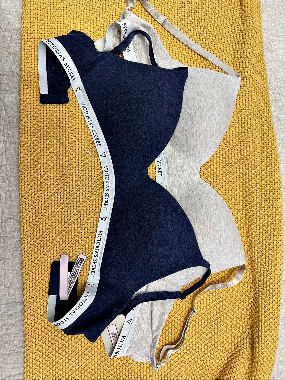 Victoria's Secret The T-Shirt Lightly Lined Wireless Bra 2-Pack Blue & off-white